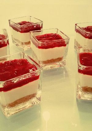 Φωτογραφία της συνταγής Cheesecake κεράσι στο ποτήρι