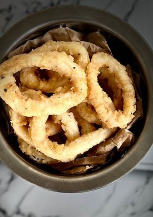 A picture of Fried Calamari Rings.