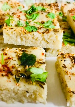 ફરાળી ખાટા ઢોકળા(farali dhokala recipe in gujarati) રેસીપી મુખ્ય ફોટો