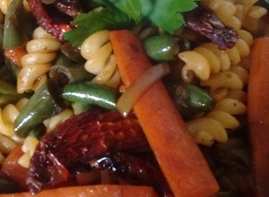 Una foto de Wok de tirabuzones con verduras 