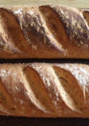 Foto principal de Pan blanco con tahini y semillas de sésamo, en panificadora