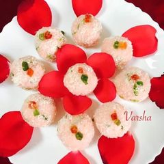 A picture of Coconut Dry fruits laddu.
