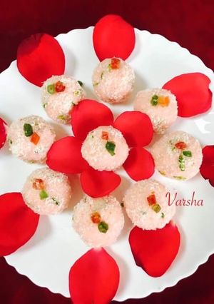 A picture of Coconut Dry fruits laddu.