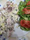 Filet de 🐟 con roquefort (queso azul) y ensalada!