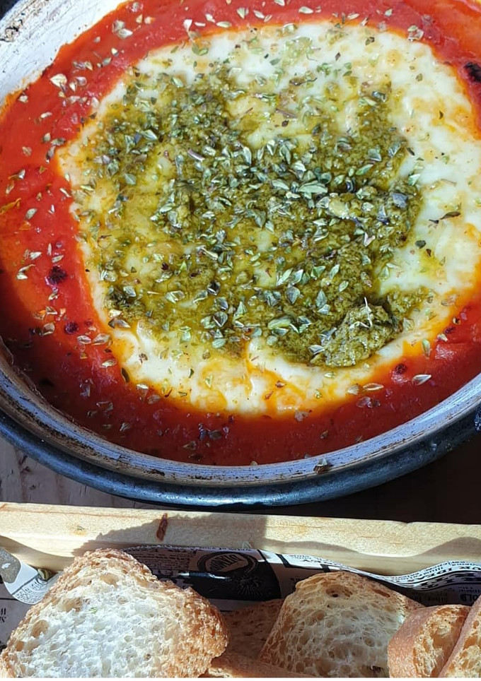 Una foto de Provolone con tosdaditas (cena rápida) ideal para principiantes