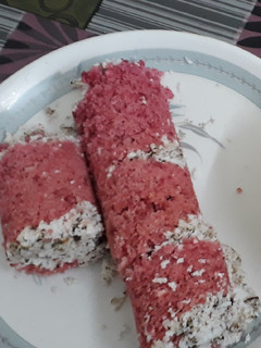 A picture of Beetroot puttu.