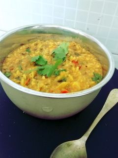 खिचड़ी (khichdi recipe in Hindi) रेसिपी मुख्य फोटो