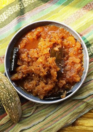 ओम्भल / कद्दू की खट्टी मीठी सब्ज़ी (kaddu/pumpkin sabji recipe in Hindi) रेसिपी मुख्य फोटो