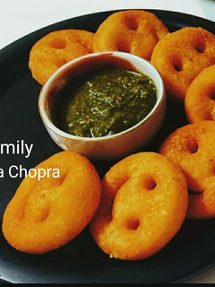 स्माइली(smiley recipe in hindi) रेसिपी मुख्य फोटो