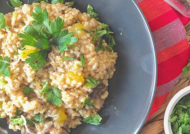Arroz integral de abóbora e cogumelos