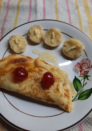 Una foto de Panqueque tibio relleno con banana