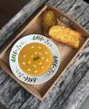 Bánh mì bơ tỏi và soup cà rốt