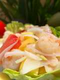 Ceviche de gambas, aguacate y mango