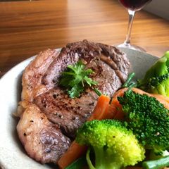 A picture of Under 5 min Steak Night 🐄 🍷.