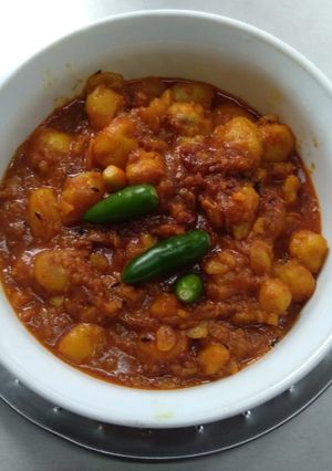 A picture of Dum aloo.