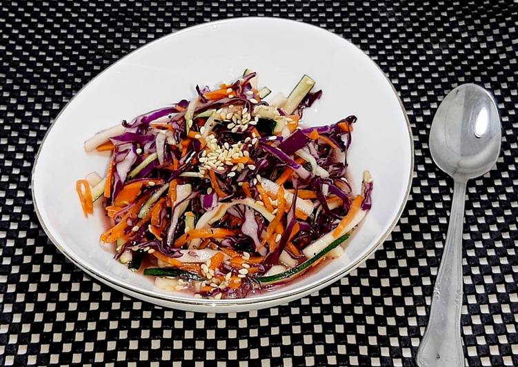 Langkah Mudah Menyiapkan Salad Sayur Segar Super Lezat