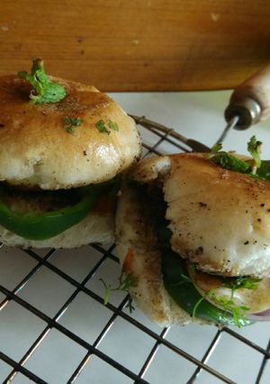 A picture of Anda pav / Egg burger.