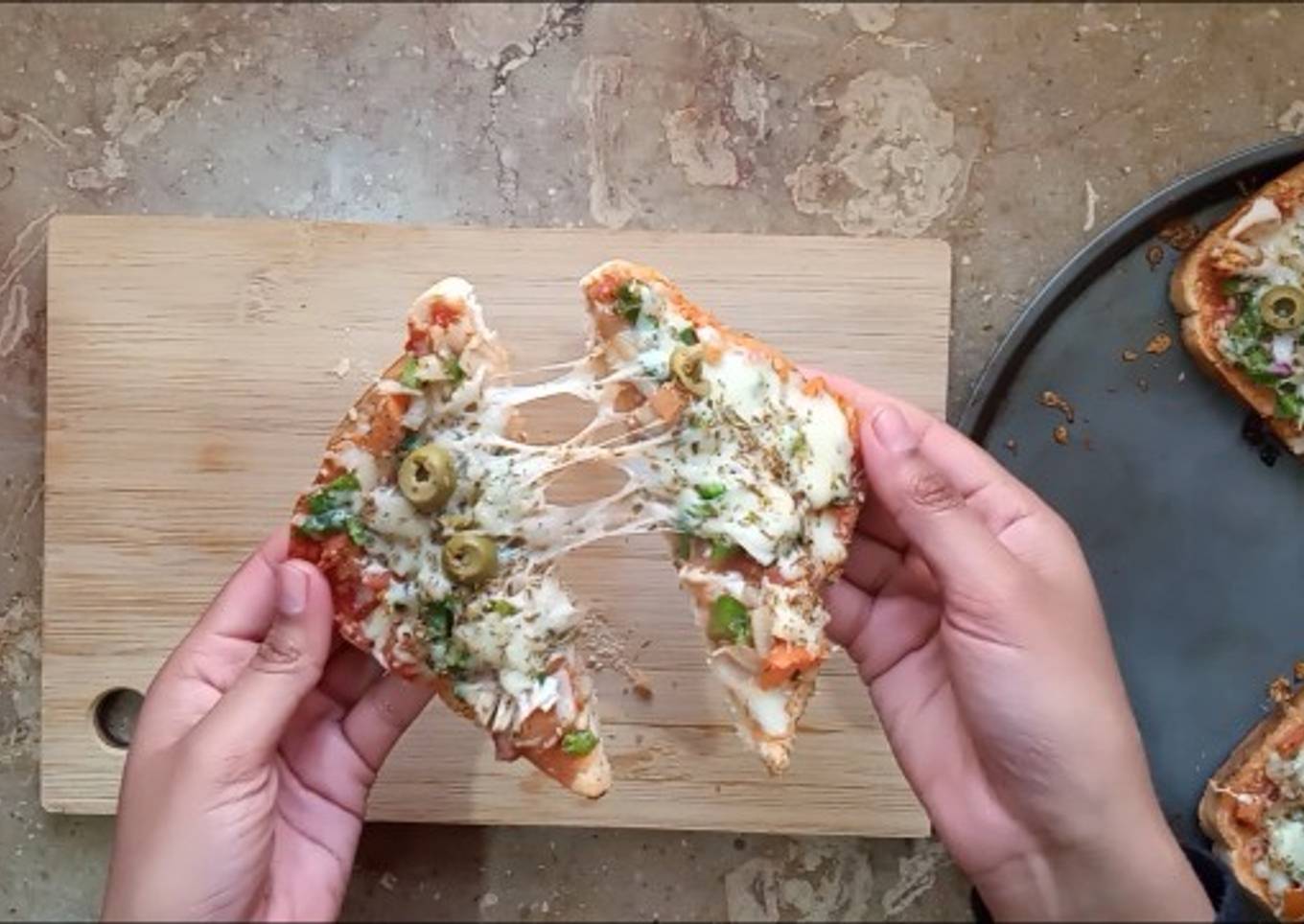 Easy & Quick Bread pizza