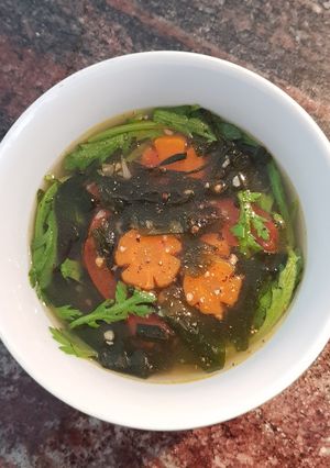 Hình của món Canh Rong Biển Rau Củ Chay.