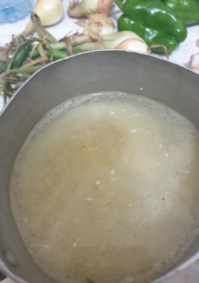 Una foto de Caldo base de pescado y langosta (Thermomix)
