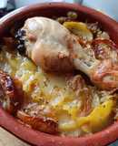 Muslo de pollo al horno con patatas y tomate
