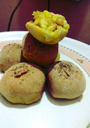 A picture of Sweet potato stuff baked bun.