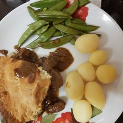 A picture of My Steak & Onion pie with Top Crust.