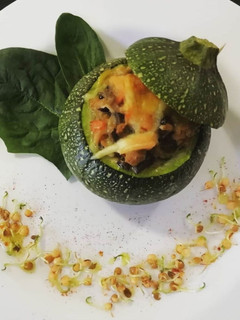 Foto principal de Zucchini relleno de verduras y Atún
