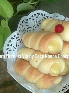 Foto resep Roti Horn isi Vla