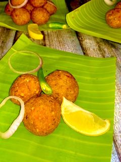 வாழைக்காய் கோலா உருண்டை செய்முறை முக்கிய புகைப்படம்