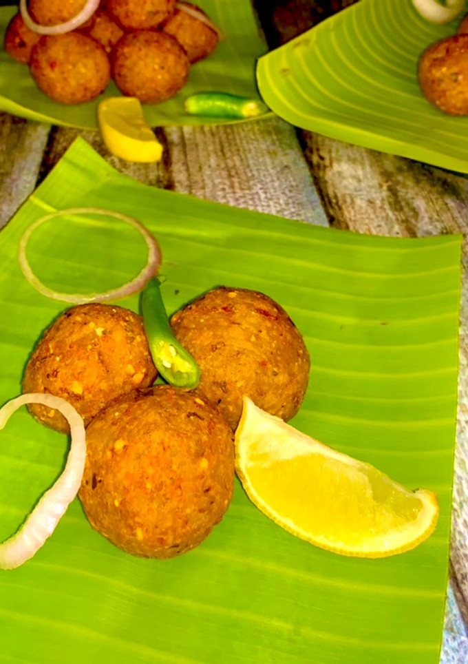 வாழைக்காய் கோலா உருண்டை செய்முறை முக்கிய புகைப்படம்
