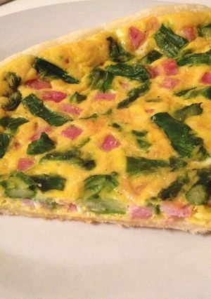 Una foto de Quiche de espárragos verdes y jamón prosciutto