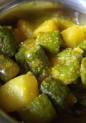 तोरी आलू (Tori Aloo recipe in Hindi) रेसिपी मुख्य फोटो