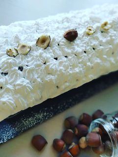 Foto di Rotolo al cacao con crema pasticcera alle nocciole
