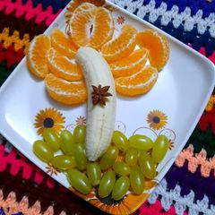 A picture of Tricolor fruits.