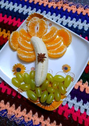 A picture of Tricolor fruits.
