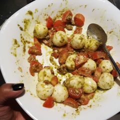 A picture of Mozzarella balls [keto].
