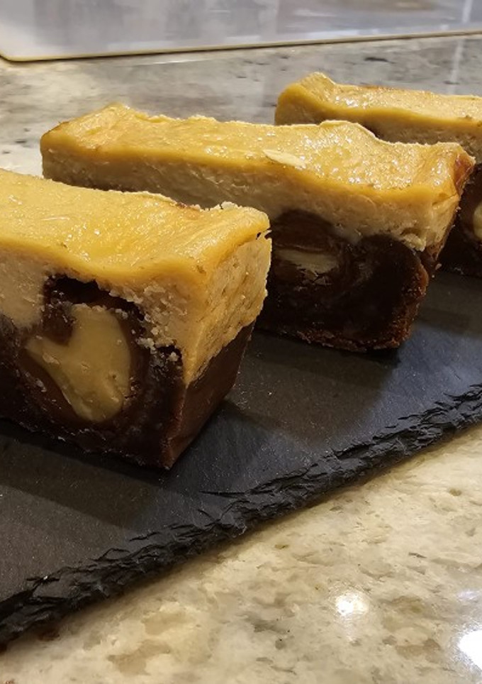 Una foto de Brownie cheesecake bombón