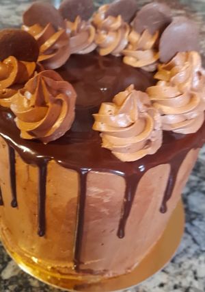 Una foto de Torta drip cake