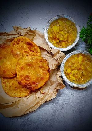 A picture of Aloo ki kachori.