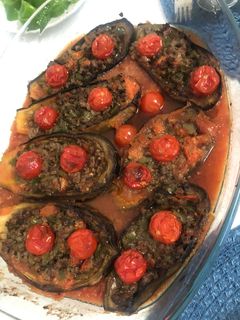 صورة لوصفة منزلة باذنجان باللحمة يمي 😋😋