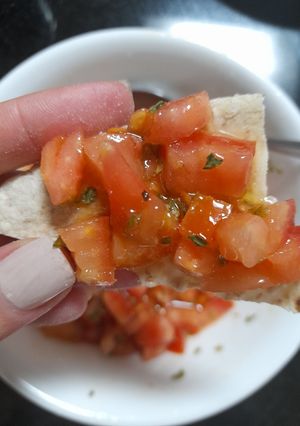 Una foto de Tomatito y chips