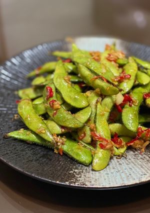 Foto resep Spicy garlic edamame