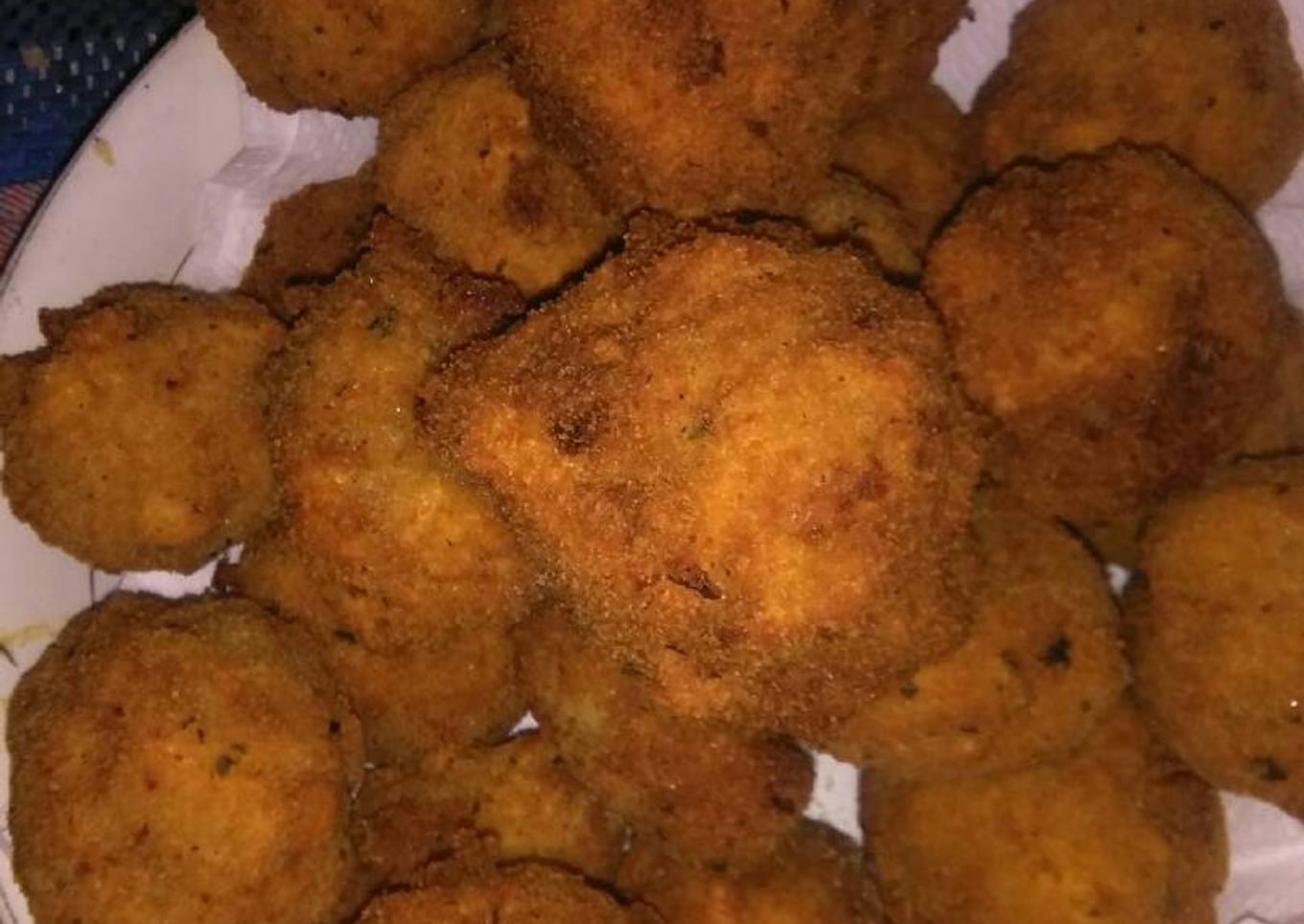 Croquetas caseras de carné picada y pimiento verde, y ajo,y cebolleta y chorizo,esta es la masa