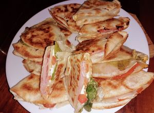 Una foto de Fajitas de Jamón, Queso y Tomate