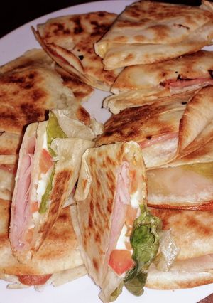 Una foto de Fajitas de Jamón, Queso y Tomate