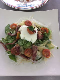 Una foto de Ensalada Lyonesa