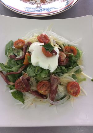Una foto de Ensalada Lyonesa