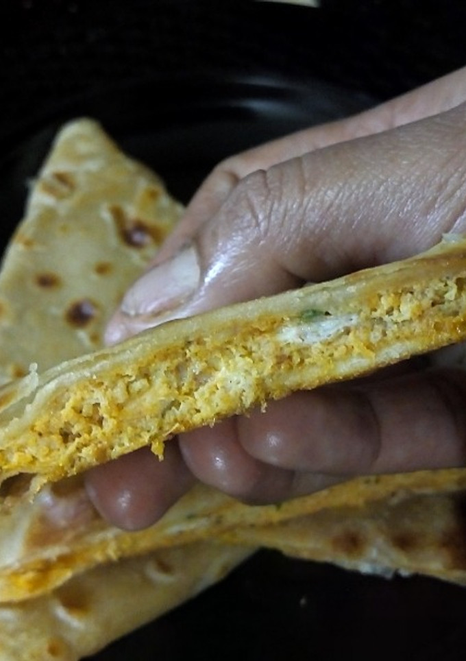முட்டை,சிக்கன் பராத்தா செய்முறை முக்கிய புகைப்படம்