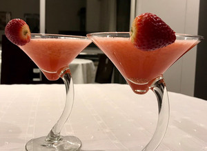 Una foto de 🇵🇪 Pisco sour de 🍓fresa🍓